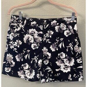 Gloria Vanderbilt Black & White Floral Shorts Size 6 Miss Short Resortwear Beach